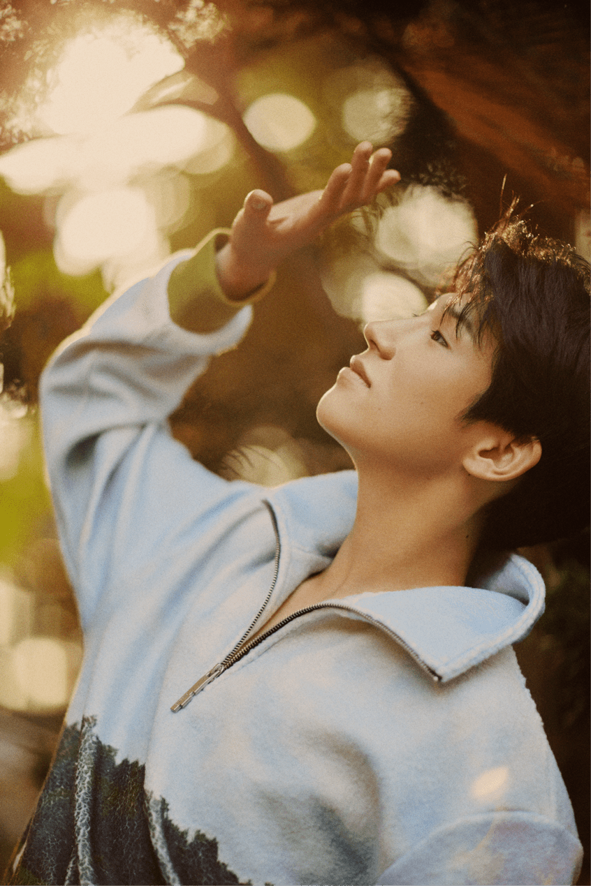 森林里的精灵少年杜天宇,置身森林阳光轻松惬意