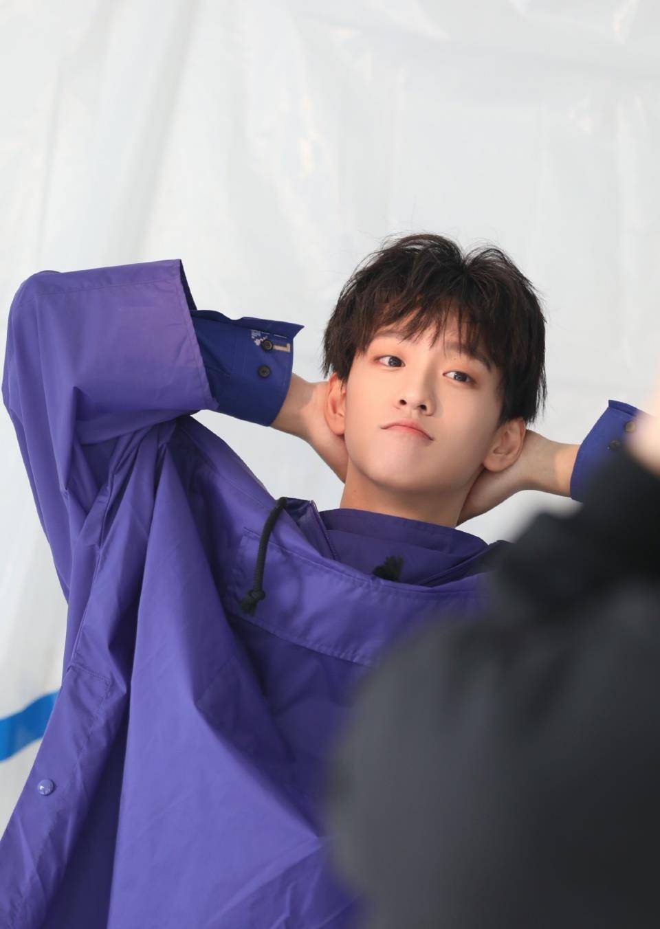 青3选手外出上班,余景天缺席,这是准备退赛准备还是暂避风头?_父母