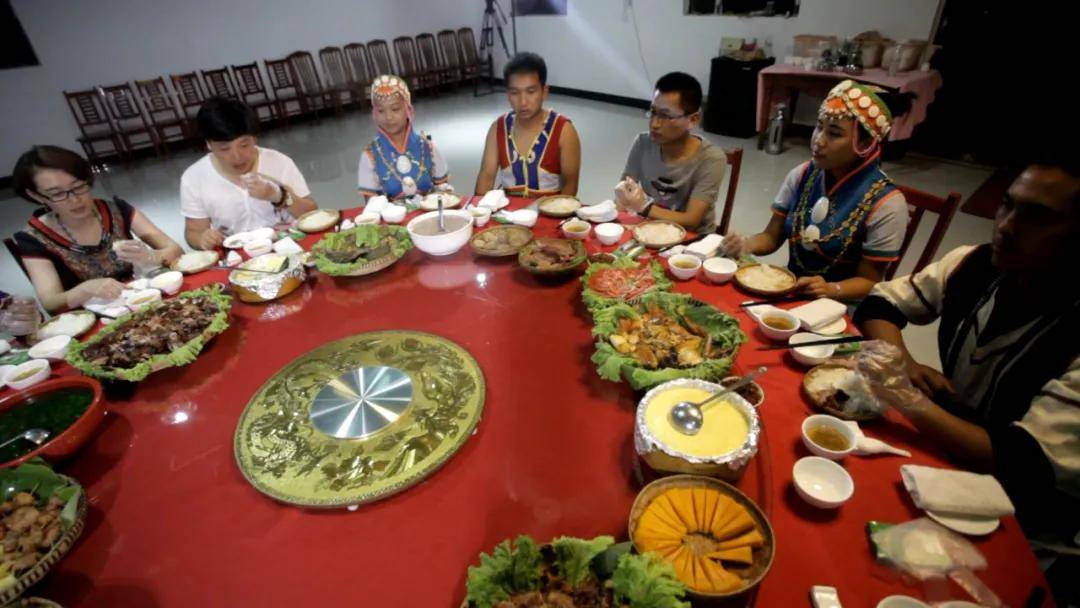 饮食起居,生活方式 节庆活动等不同方面 傈僳族的阔时节 怒族的开