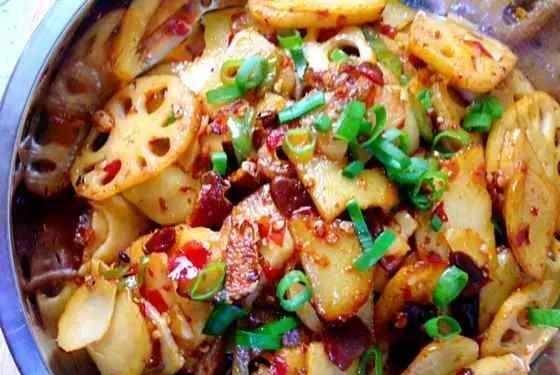 花椒|干锅土豆藕片，爽脆入口，全家都爱吃，筷子不停歇！