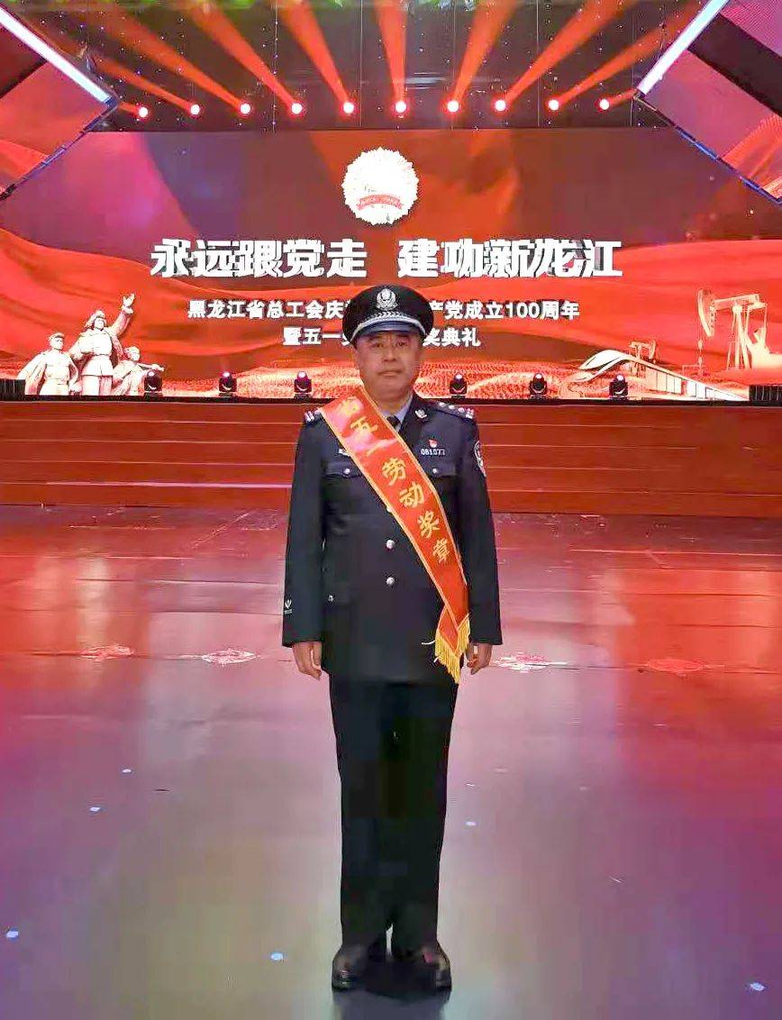 创新维稳路谱写平安曲鹤岗市公安局维稳支队支队长侯金海