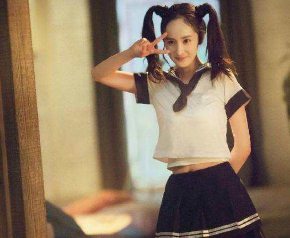 原创杨幂穿jk制服扮嫩漫画腿搭配蚂蚁腰好身材一览无余