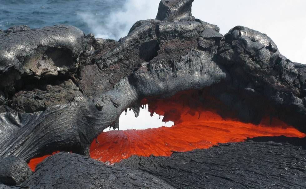 火山喷发后用岩浆制作的高级腕表?是真是假?