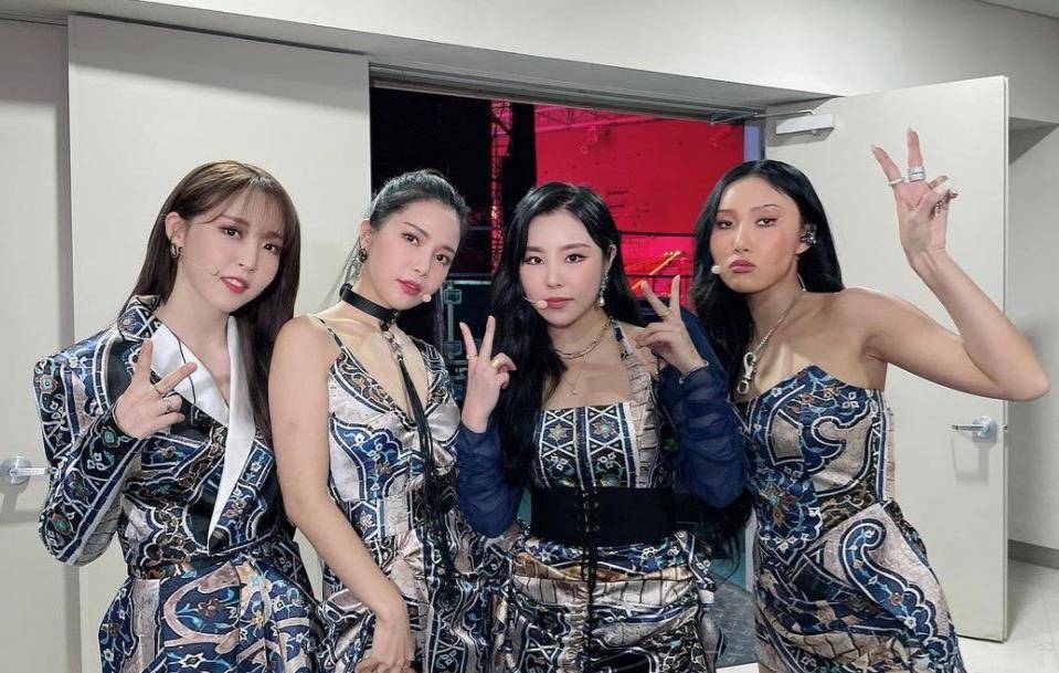 mamamoo 2014年出道,成员有玟星,颂乐,辉人和华莎,各成员开始有solo