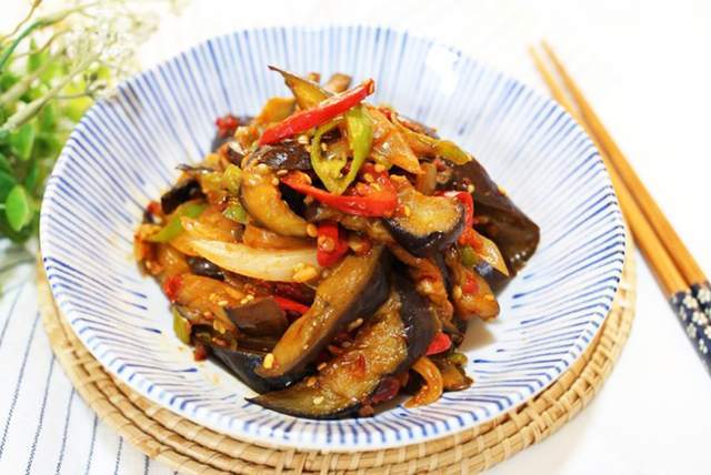 炒茄子怎么切出来才好看 8fff7083afc442f69b379bf5392dbce2.jpeg