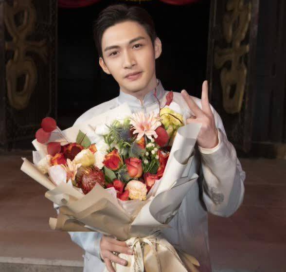 司藤张彬彬 a7443a7f12e64822b58a36cc9e67e0bf.jpeg