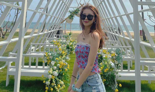 范子铭绯闻女友晒照系广东拉拉队成员大长腿撩人人美得离谱