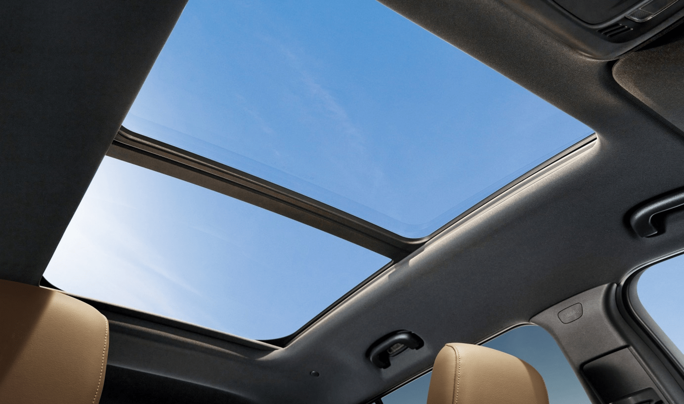 860mm*1400mm两片式全景天窗,带来了良好的采光和开阔舒畅的视觉享受