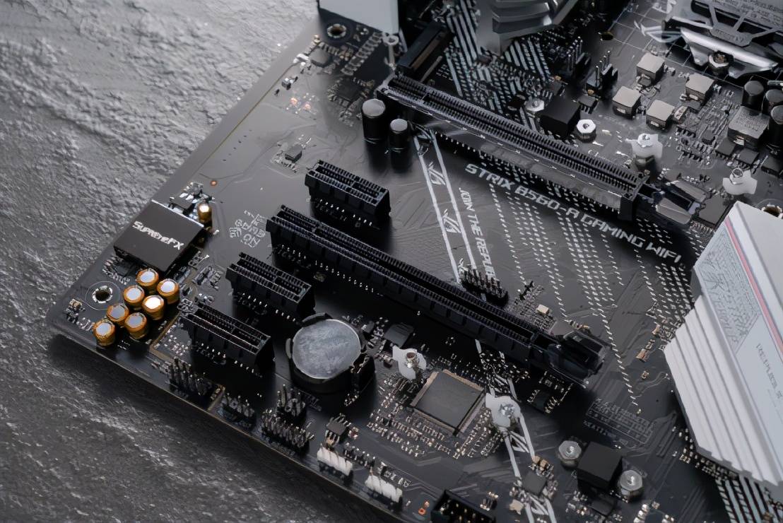 原创高颜值吹雪拉满战斗值rogstrixb560agamingwifi主板上手体验