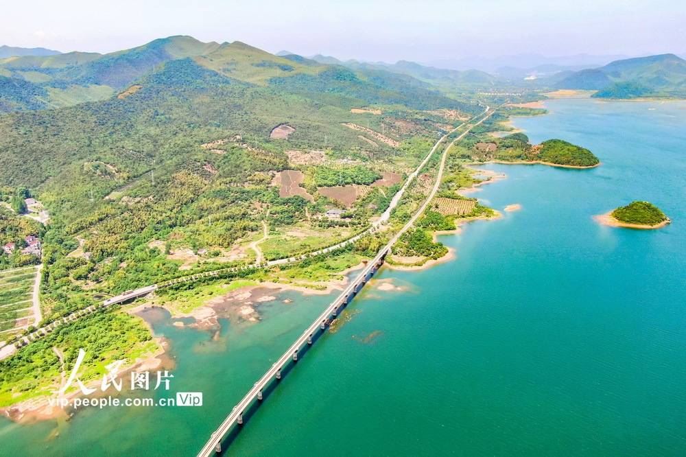 浙江长兴合溪水库美景如画