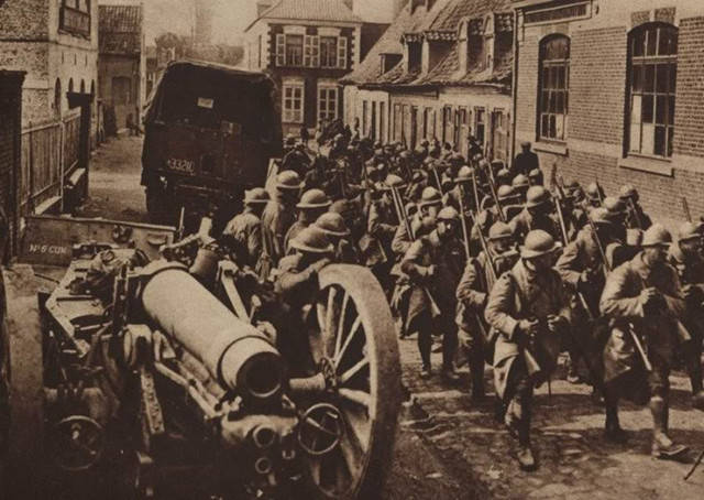 当年英法还是世界霸主 又有凡尔赛条约 为啥眼看着纳粹崛起 英国