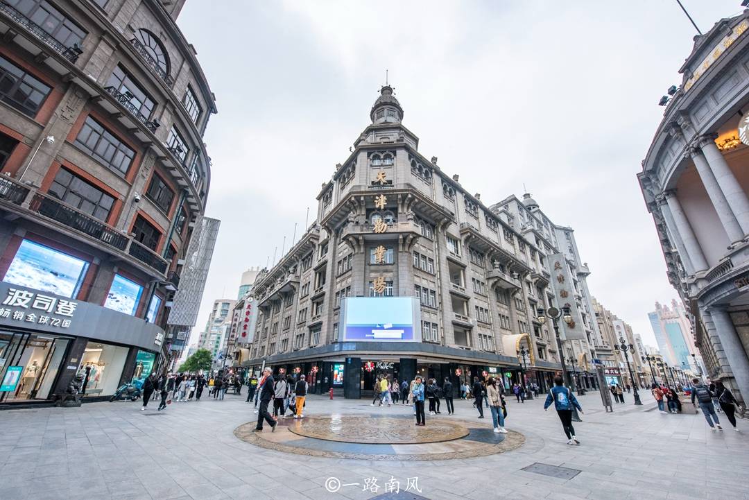 天津老建筑劝业场,日客流量曾经近20万人次,现在感觉有点冷清