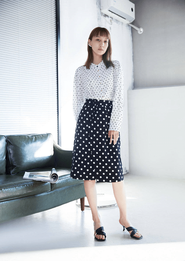 原创今年夏天,"波点裙"强势回归,照着穿优雅减龄又很时髦