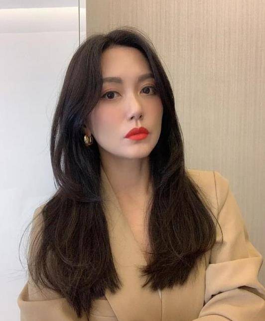 郭妃丽49岁状态实在好有年龄感却依然美丽保鲜秘诀是婚姻幸福