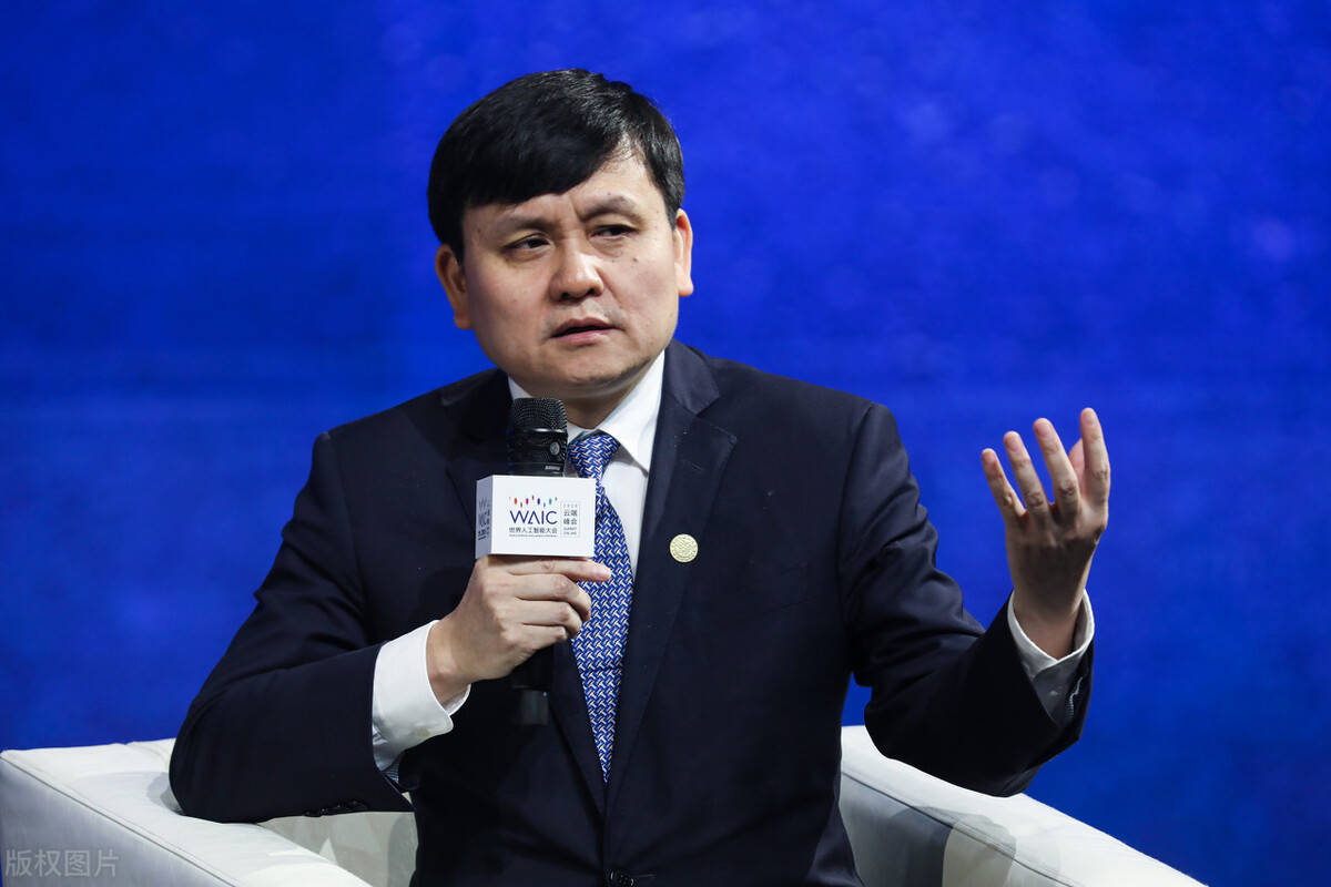 张文宏谈疫情走势将来世界的开放或是有条件局域性的而不是全球