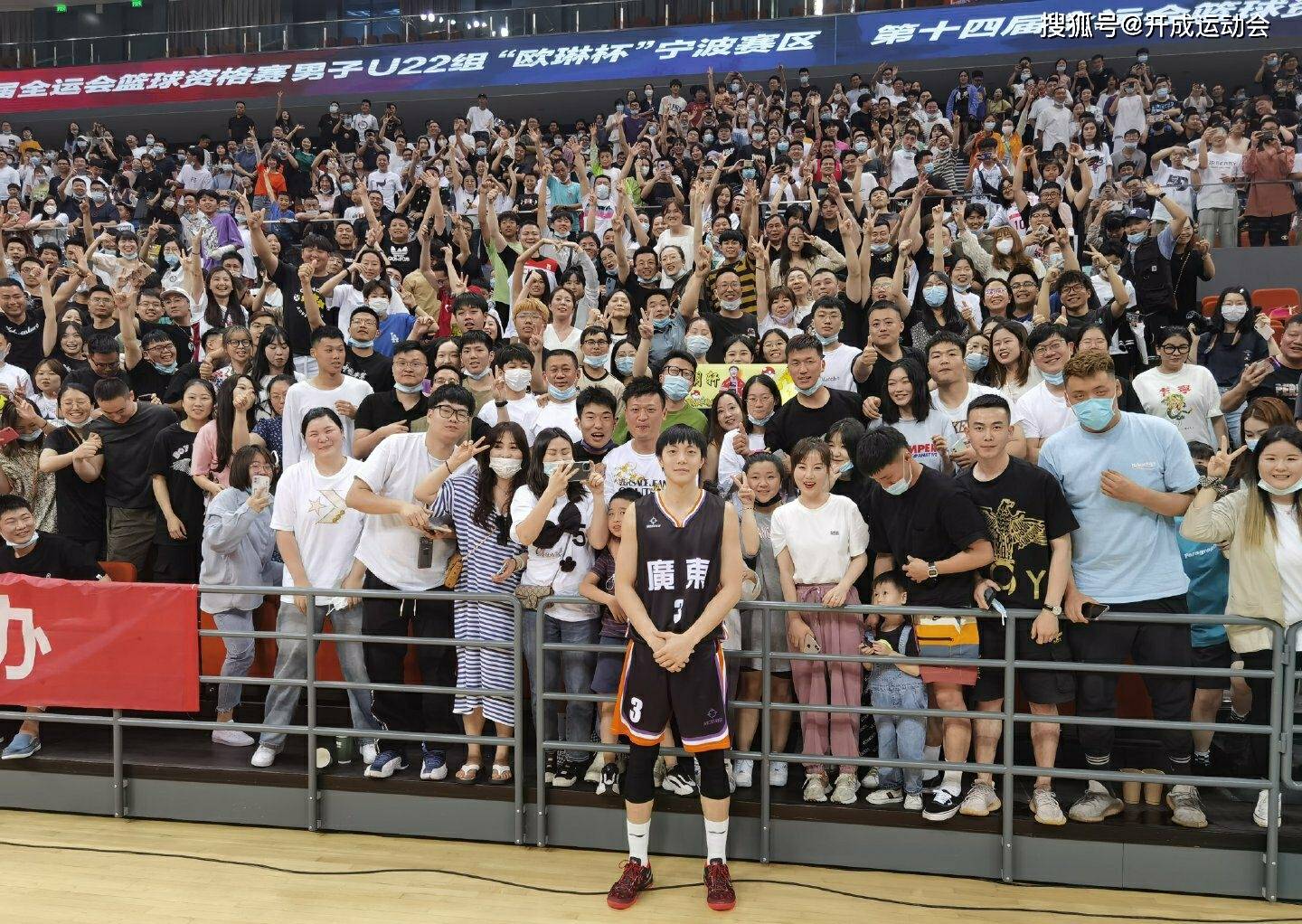 原创范子铭曾代表辽宁队如今与女友黄逸辉分手了杜锋答谢宁波球迷