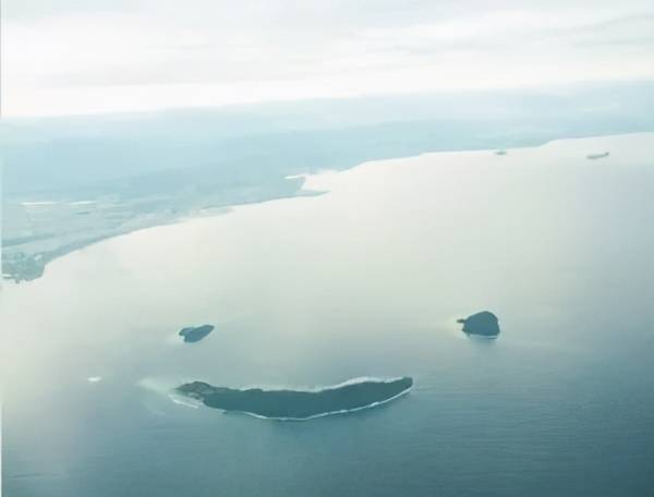 马穆迪岛,马努干岛和苏禄岛马来西亚微笑岛利用游客们对微笑羊的好奇