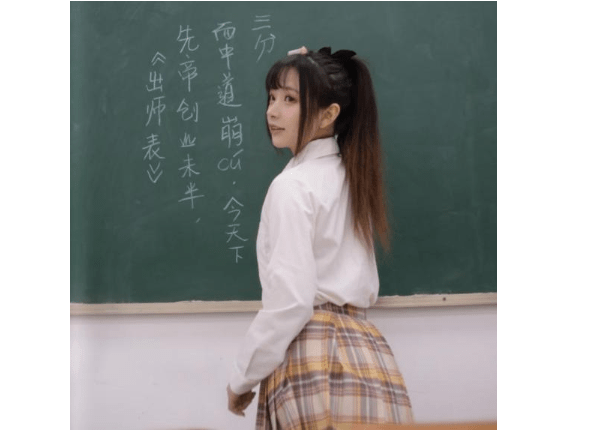 原创95后女老师穿jk上课课堂氛围异常活跃家长则担心不已