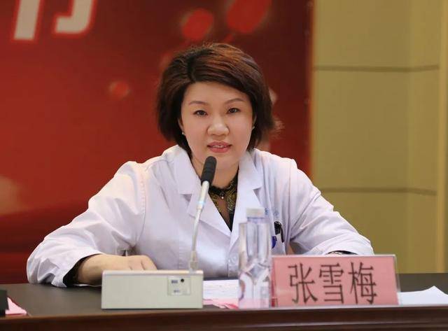 会上,副院长张雪梅向辛勤工作在护理岗位的白衣天使致以节日的问候,对