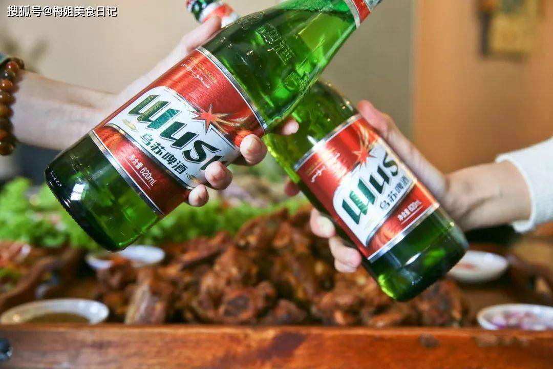 5款廉价又好喝的啤酒,用料实在,泡沫丰富,和烧烤是"绝配"_乌苏