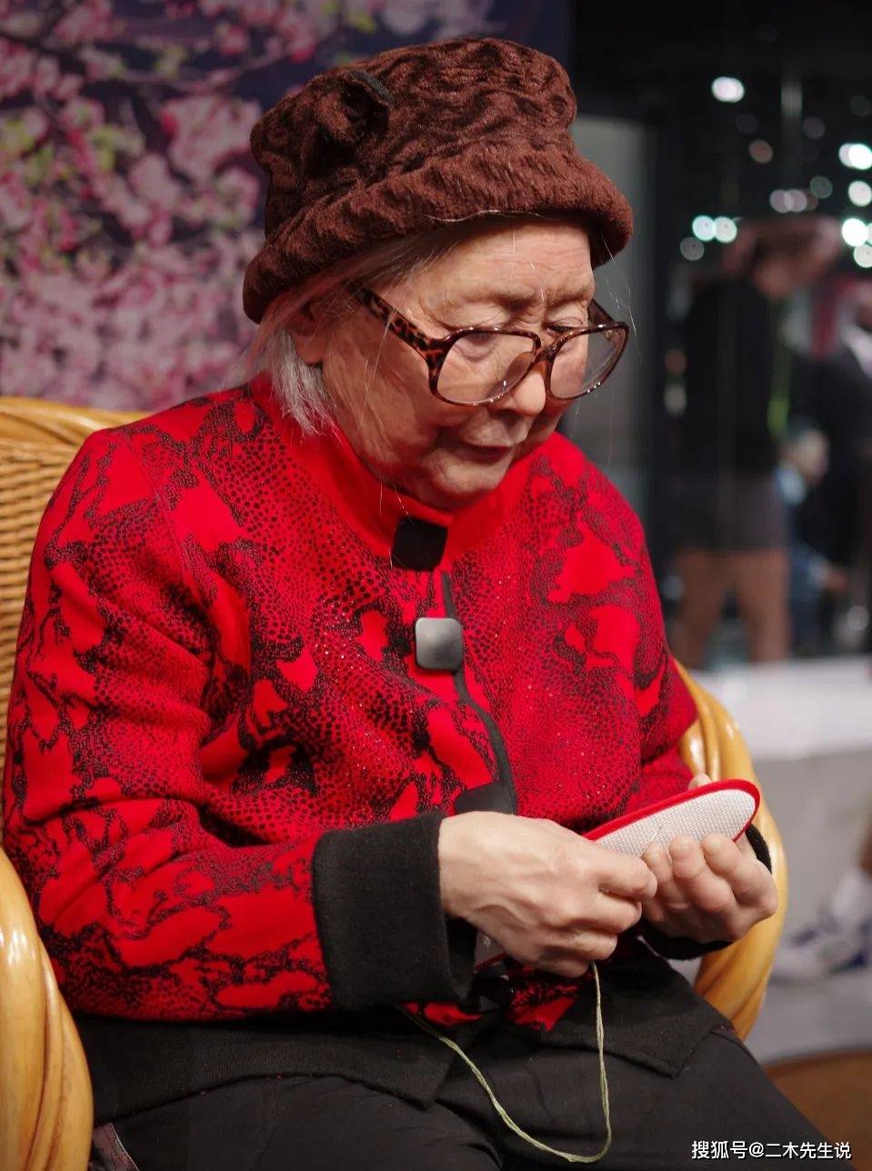 中国版杜莎夫人周雪蓉一双巧手塑造最逼真蜡像冷军都说像