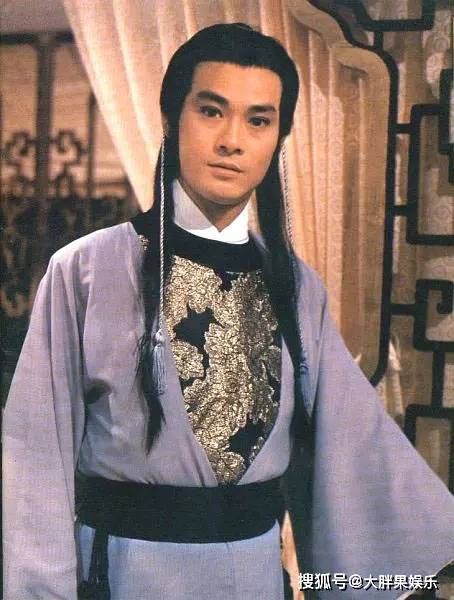 郑少秋1979年在tvb电视剧《楚留香传奇》首次扮演这个角色,这个时候虽