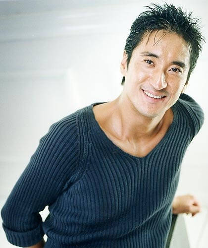 知名男星官宣三胎产女,小12岁妻子颜值高,是钟丽缇前男友_申贤俊