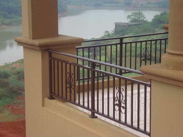 阳台护栏的高度设计在几米合适?