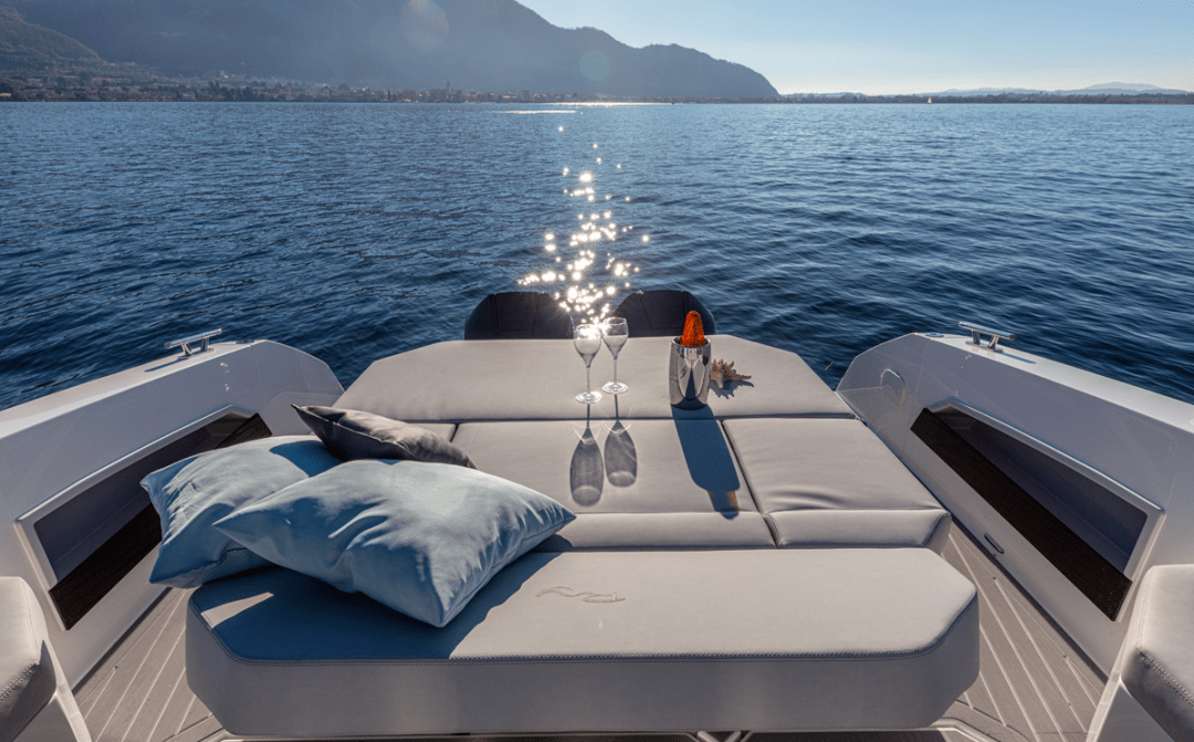 意大利rio yachts,60周年纪念款游艇daytona 34有什么大来头_主甲板