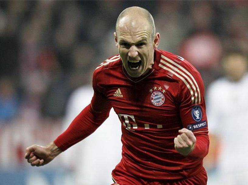 荷兰巨星太低调,身价上亿骑自行车出行,球迷:罗老汉很低调_罗本