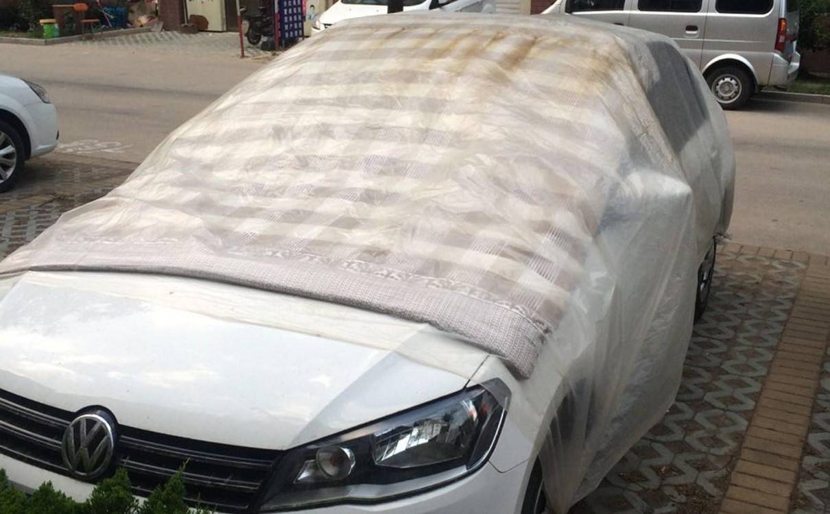 汽车被冰雹砸了最好的修复方法是什么 冰雹车修复多少钱 全车