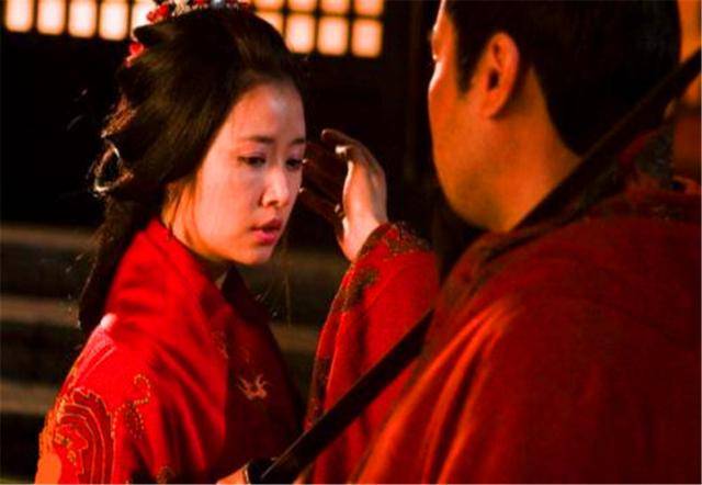 刘备为何抛弃美人孙尚香却迎娶嫂嫂并立皇后