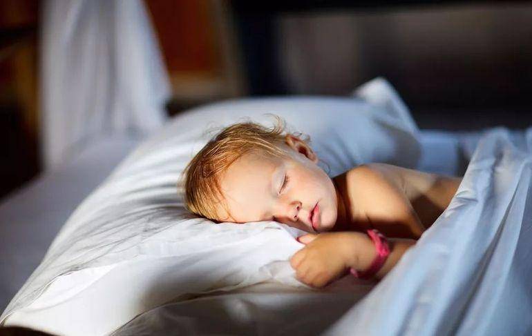 怎么样才能让自己睡着不踢被子 ce8ca90b3284448baecbbd62387221cc.jpeg