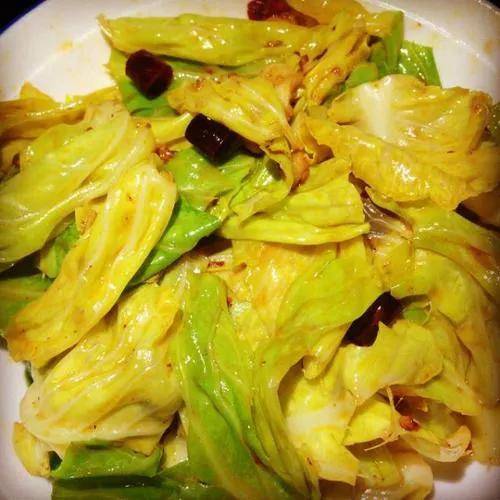 过油|手撕包菜，焯水还是过油？你们都做错了，大厨1个技巧告诉你