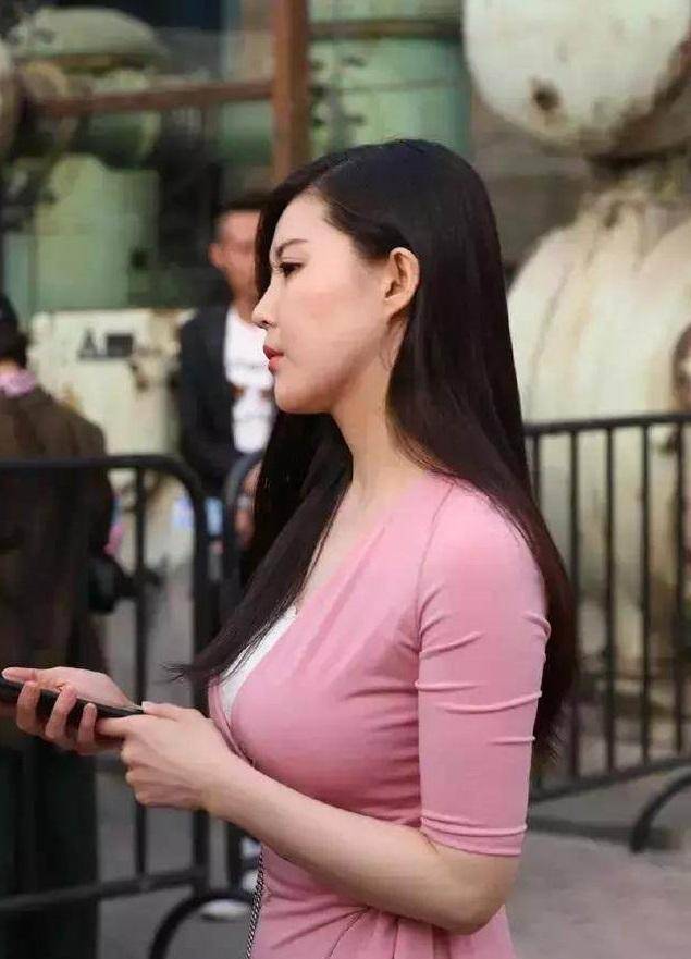 原创婀娜多姿的美女开叉裙优雅又时髦令人叹为观止