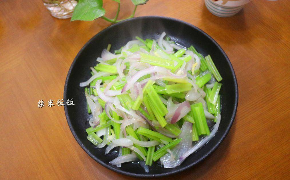炒芹菜配什么肉 9a09c690daea443b836546d4714b8c27.jpeg