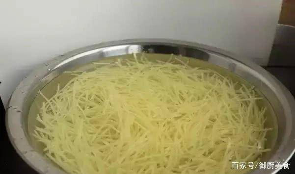 土豆丝怎么切姜 a9f1e97b7cbf4f8eba75391e3ec08720.jpeg