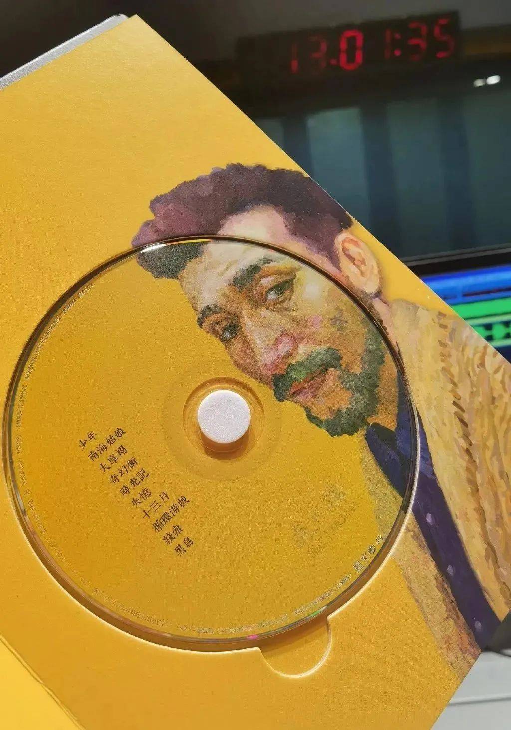 专辑里的十首单曲,都是太太郭月一幅一幅单独绘制,尽可能将满江音乐中