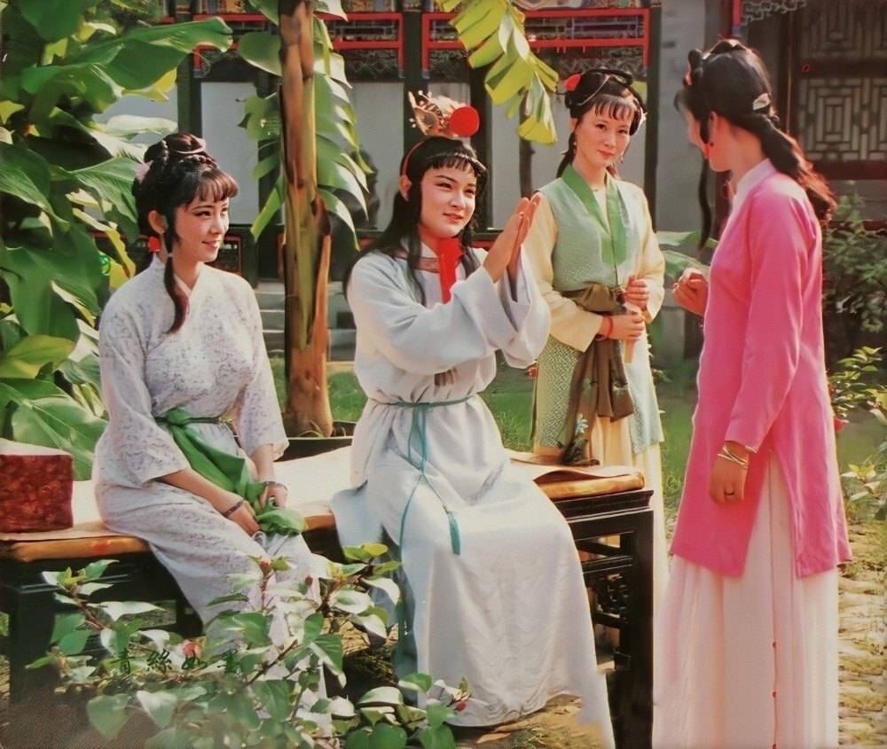 原创红楼梦里碧痕被降职是因为与贾宝玉关系暧昧