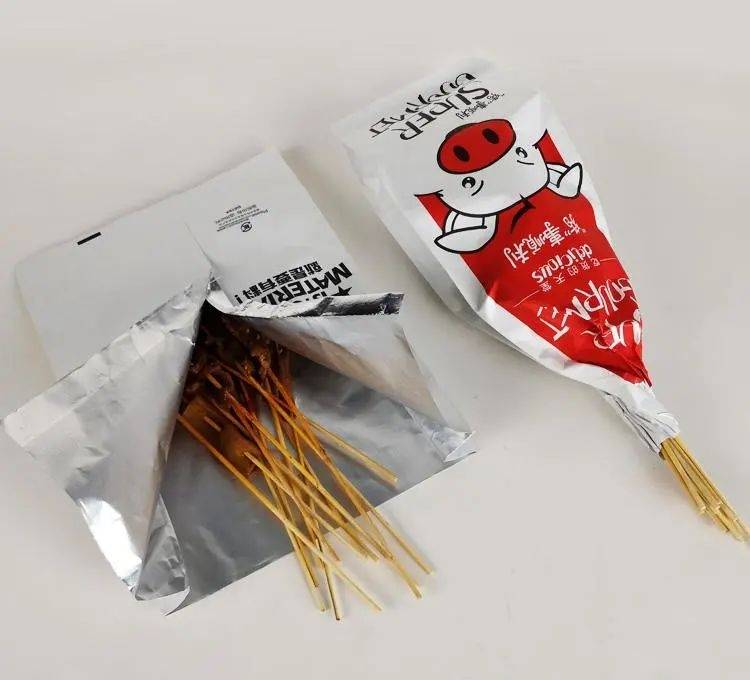 为了这一属性,喜姐在设计整个炸串签筒以及包装袋子时请了专业的设计