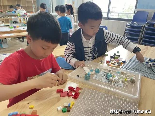 怎么用乐高搭学校_用乐高积木搭小房子(2)