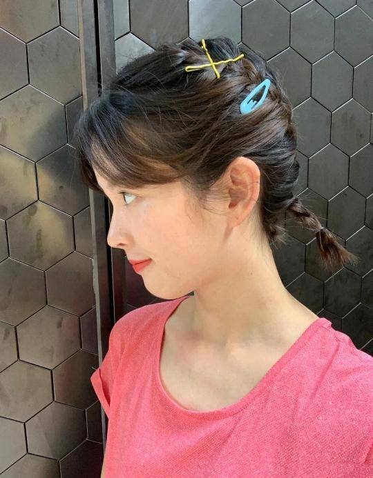 日常简约百搭发型丸子头多种多样凸显气质这一款很适合夏天