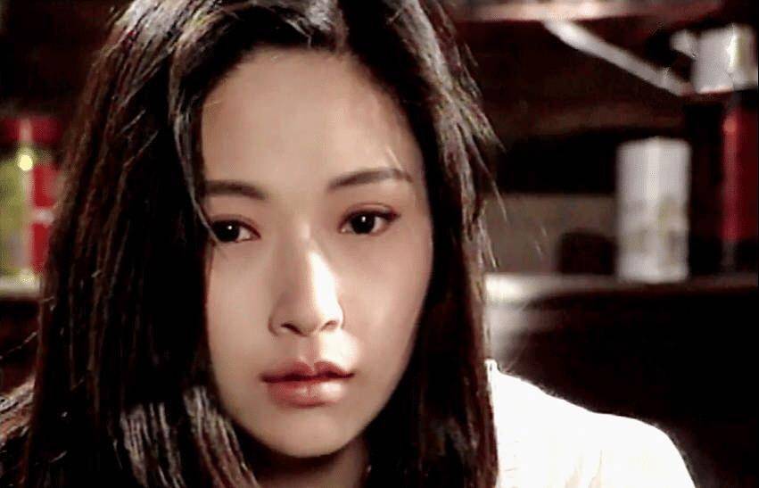 情》正式进入演艺圈,出演完首部电视剧就获得了金钟奖的最佳女演员奖