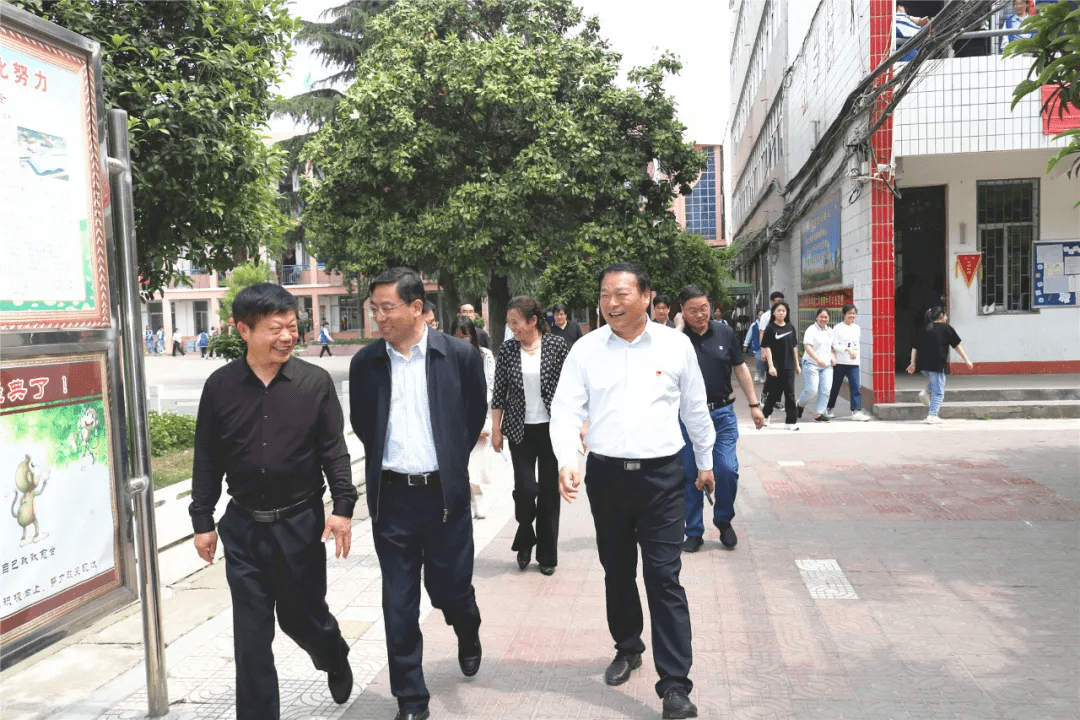 社旗县委书记为普通高中把脉开方——一次意味深长的调研