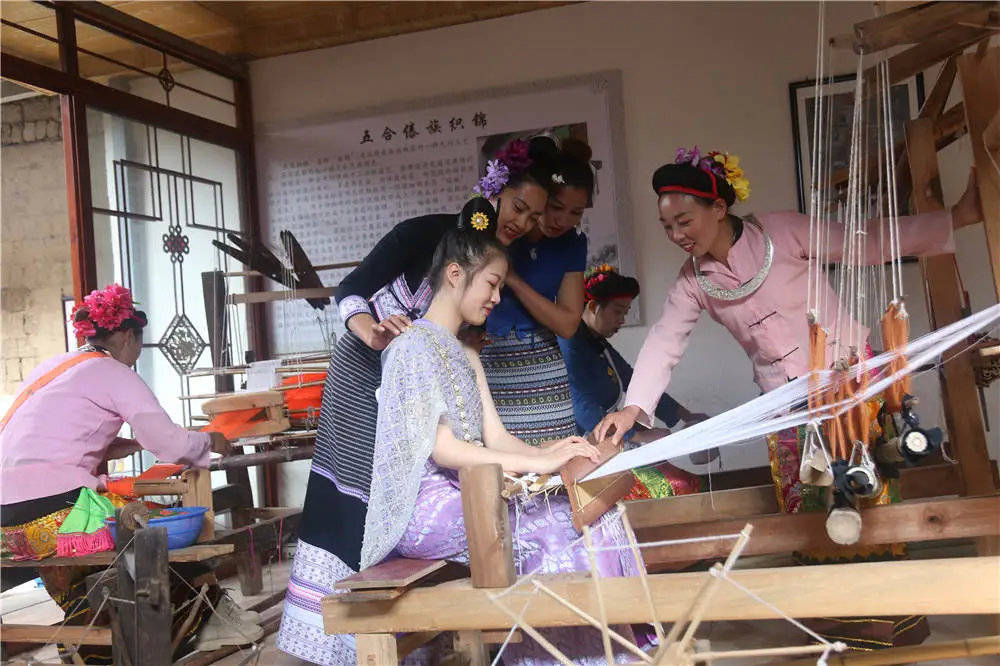 五合傣族织锦让时光慢下来让非遗活起来