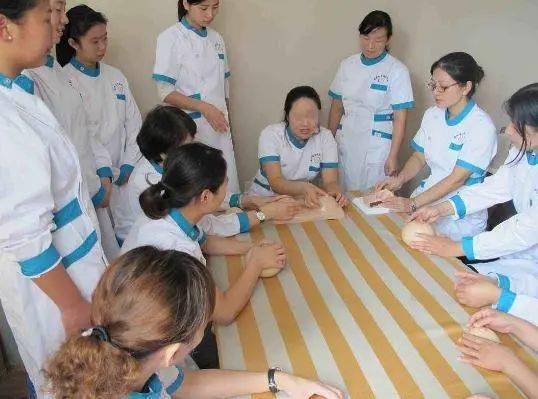 男性催乳师 炙手可热 95后宝妈尝试却后悔 总感觉很吃亏 女性