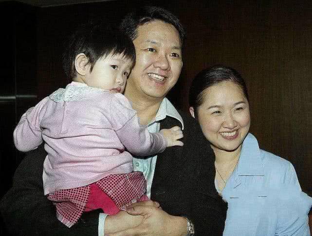 演《意难忘》成名,如今51岁婚姻生活很幸福_杨宝玮