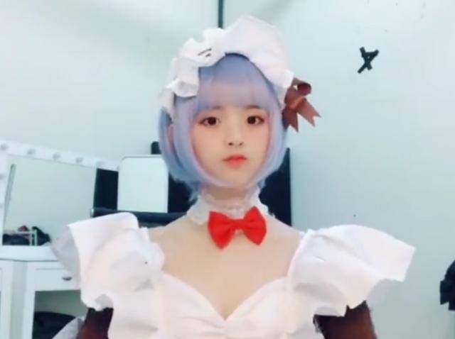 杨超越出过哪些神级cos?金克斯暴露身材,蕾姆调皮可爱_机器人