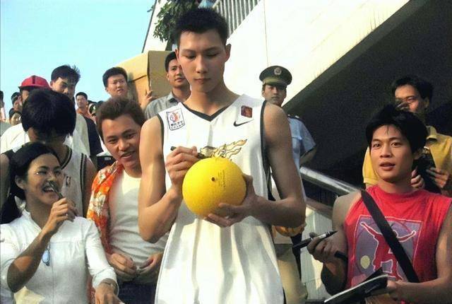 未来5年或留在广东男篮_易建联