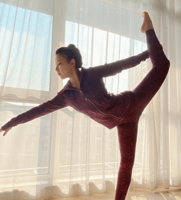 原创体操公主何可欣退役后二次发育成女神至今单身无人追